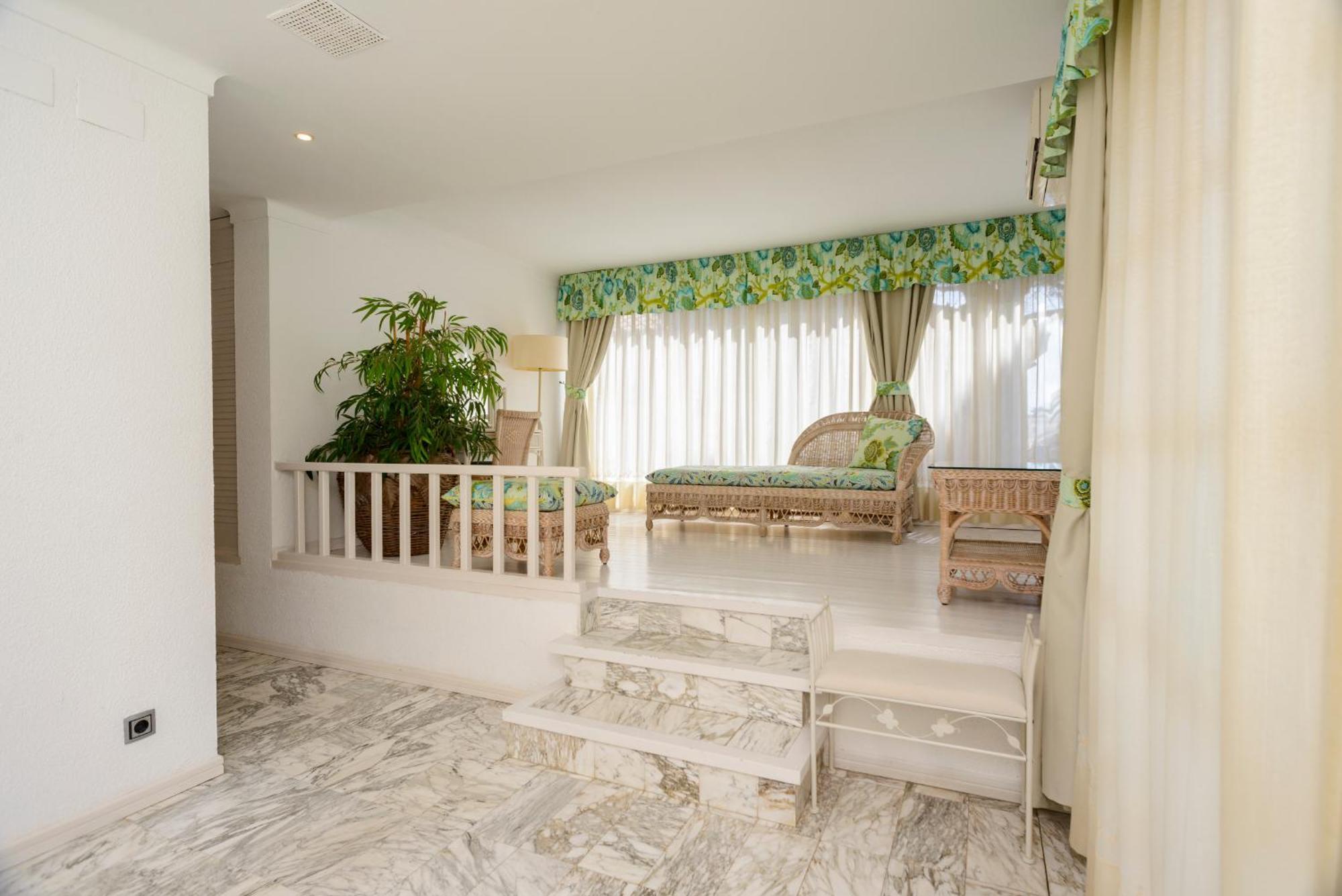 Villa Requesens On Canal เอมปูเรียบราบา ภายนอก รูปภาพ