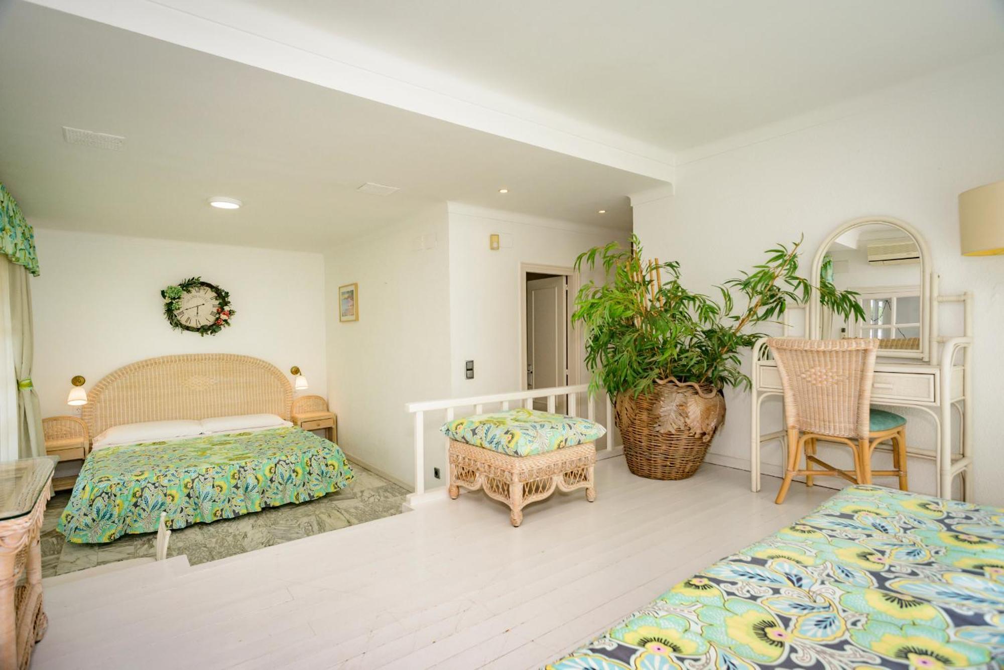 Villa Requesens On Canal เอมปูเรียบราบา ภายนอก รูปภาพ