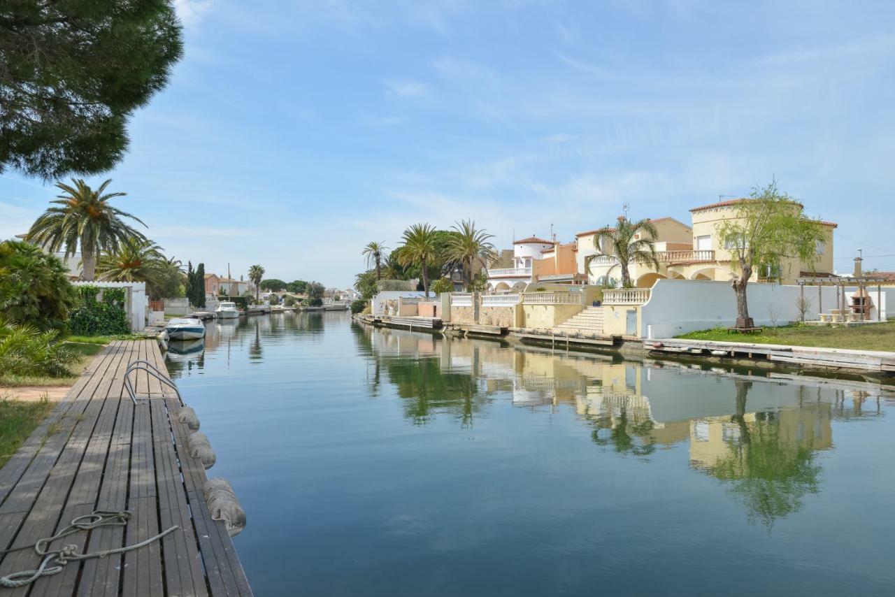 Villa Requesens On Canal เอมปูเรียบราบา ภายนอก รูปภาพ