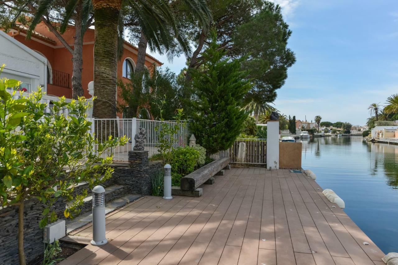 Villa Requesens On Canal เอมปูเรียบราบา ภายนอก รูปภาพ